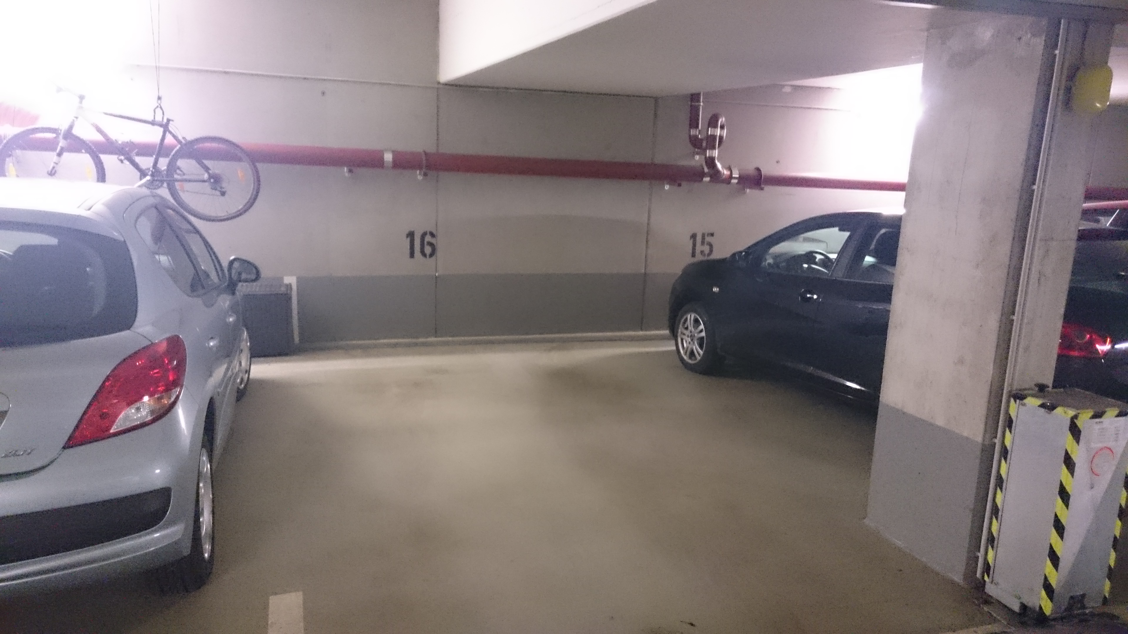 TIEFGARAGENPLATZ 7. BEZIRK