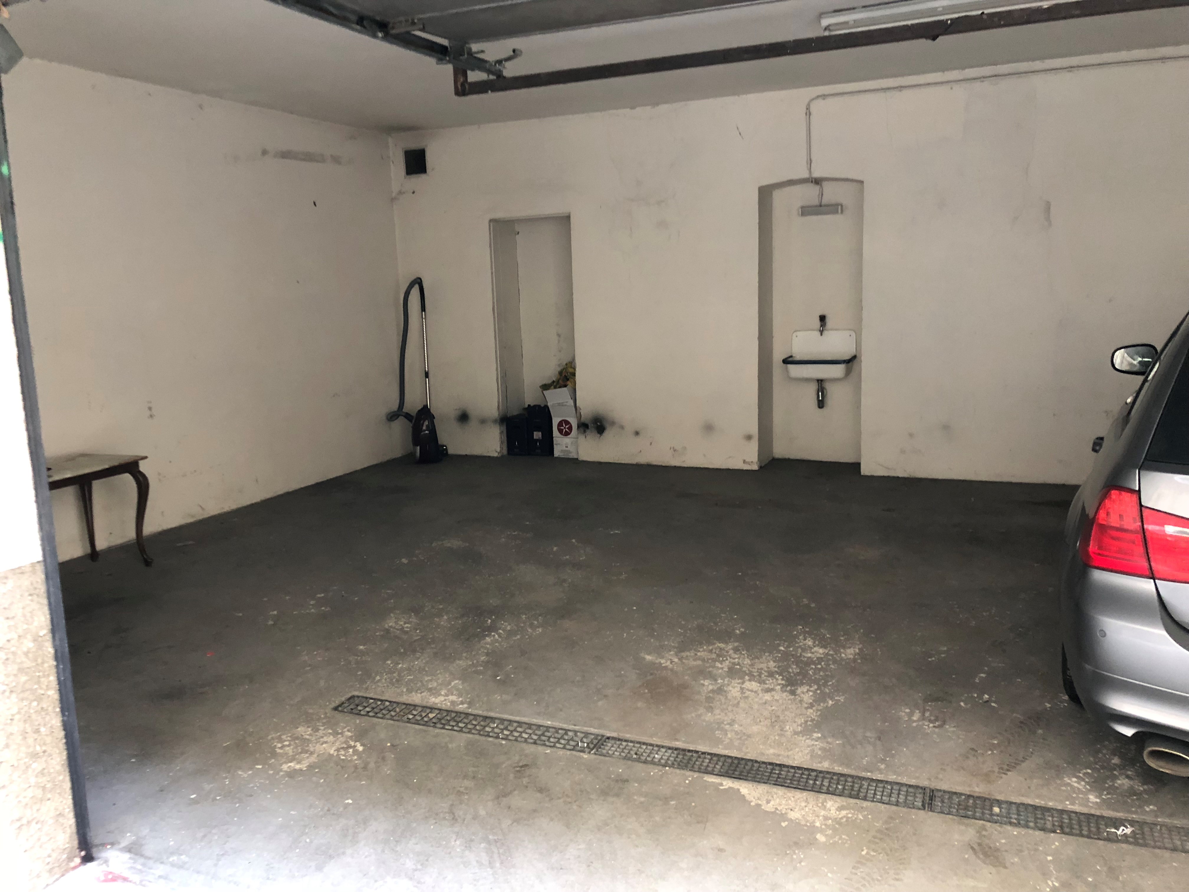 Dauerparkplatz in Doppelgarage - Privat - Höhe Laudongasse 10, 1080 Wien zu vermieten - 200 Euro/Monat