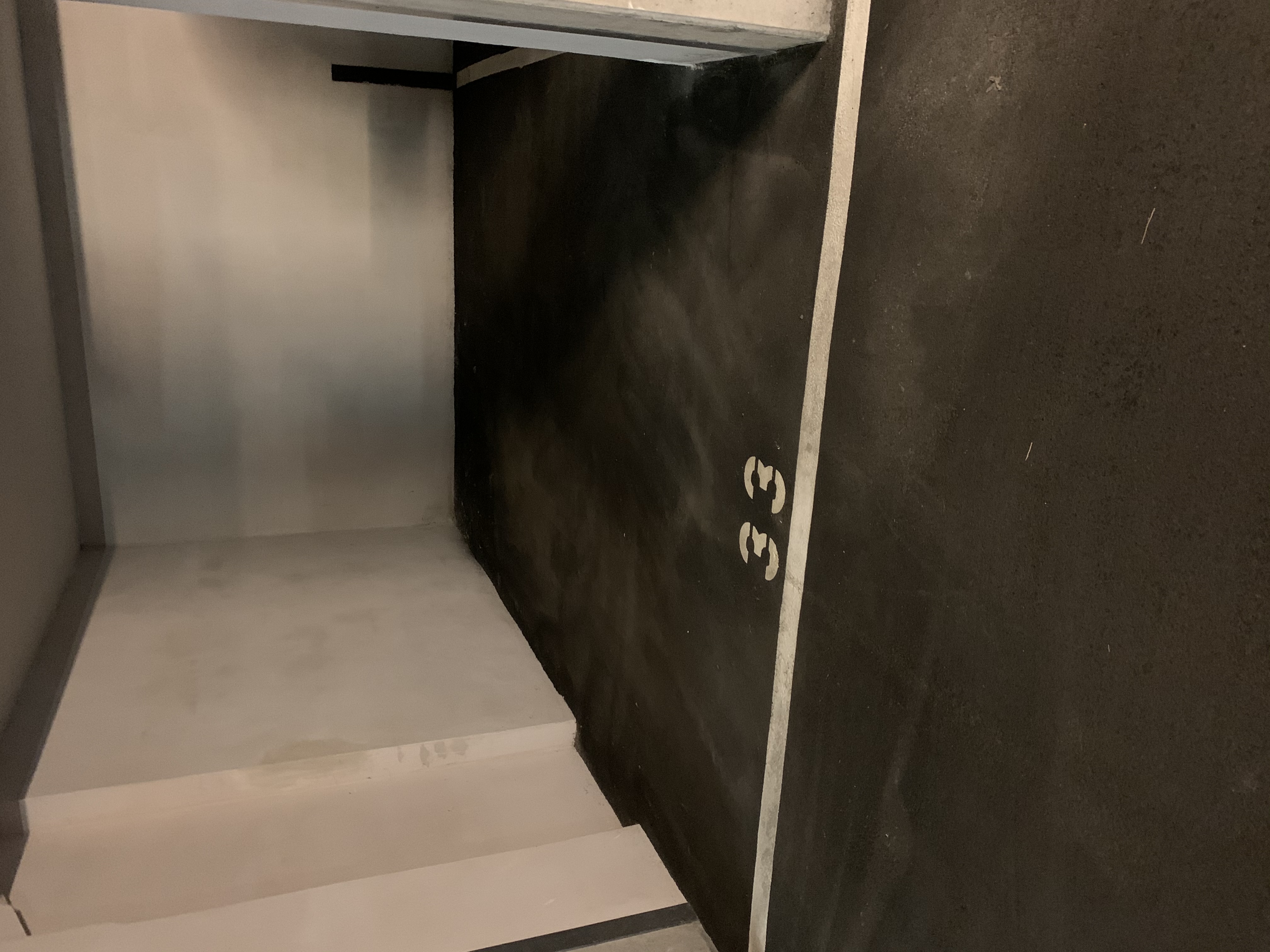 Grosser Geraeumiger Eckparkplatz zu vermieten – Bild 2