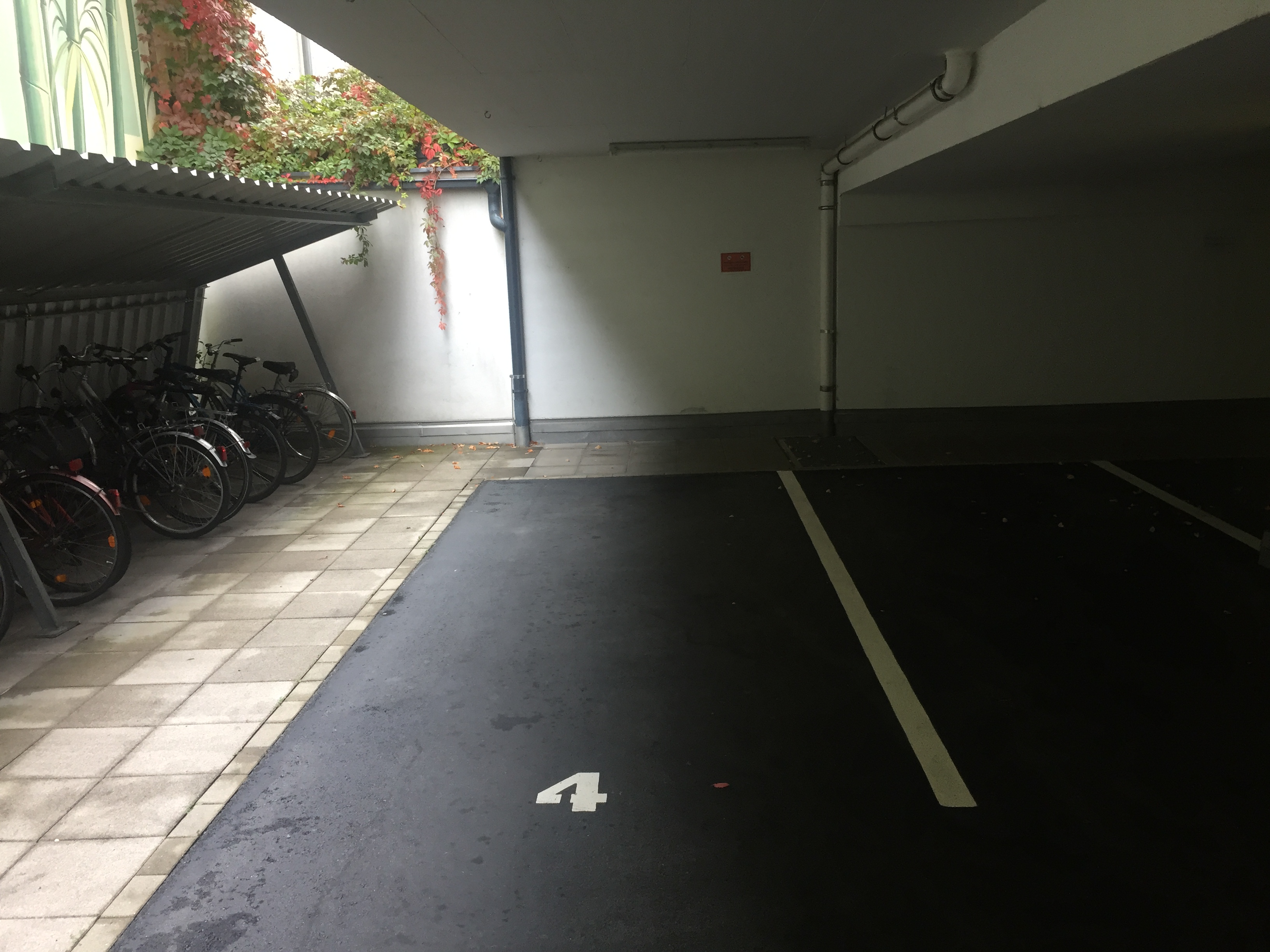 Parkplatz überdacht Lindenstraße
