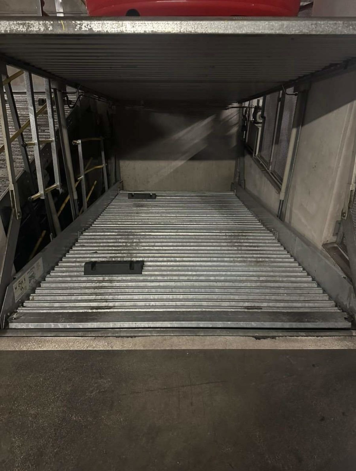 Tiefgaragenplatz 1060 Wien - ideal für Kleinwagen oder Kombi - SOFORT verfügbar – Bild 3