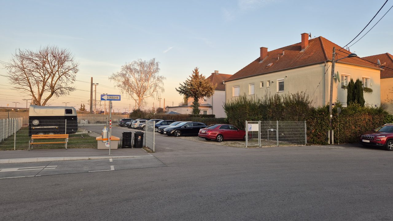 Parkplatz 1220 Wien, S-Bahnhof Süßenbrunn – Bild 2