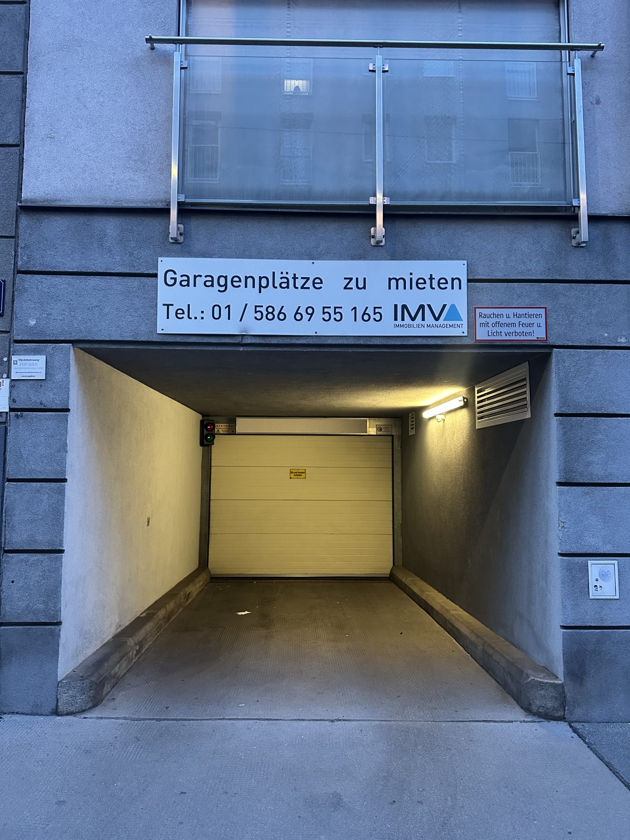 Tiefgaragenplatz 1060 Wien - ideal für Kleinwagen oder Kombi - SOFORT verfügbar – Bild 2