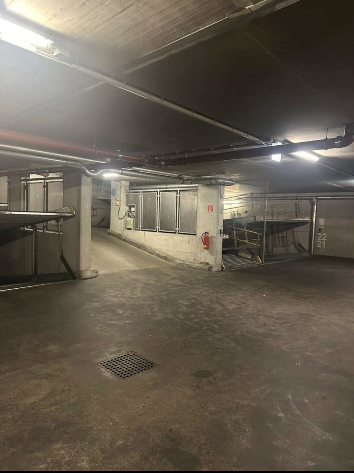 Tiefgaragenplatz 1060 Wien - ideal für Kleinwagen oder Kombi - SOFORT verfügbar – Bild 4