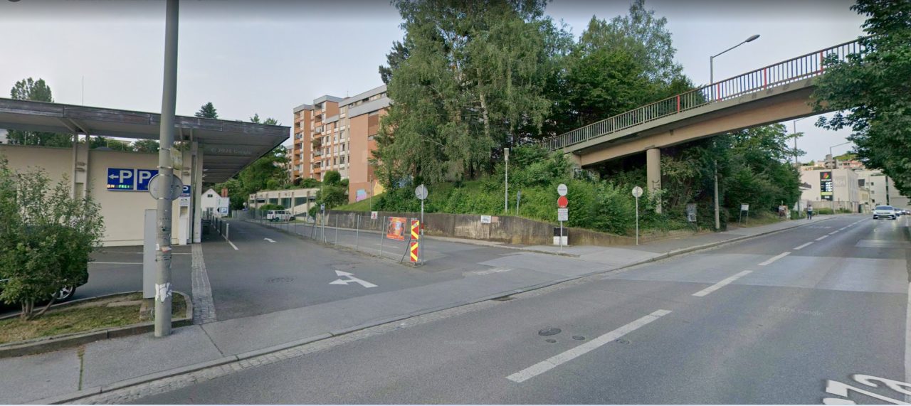 Tiefgaragenplatz Eisteichsiedlung | Zufahrt Plüddemanngasse Spar
