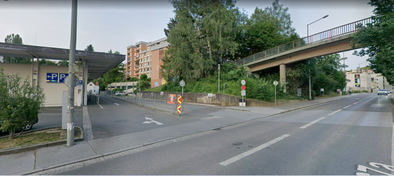 Tiefgaragenplatz Eisteich-Siedlung | Zufahrt Plüddemanngasse Spar – Bild 1