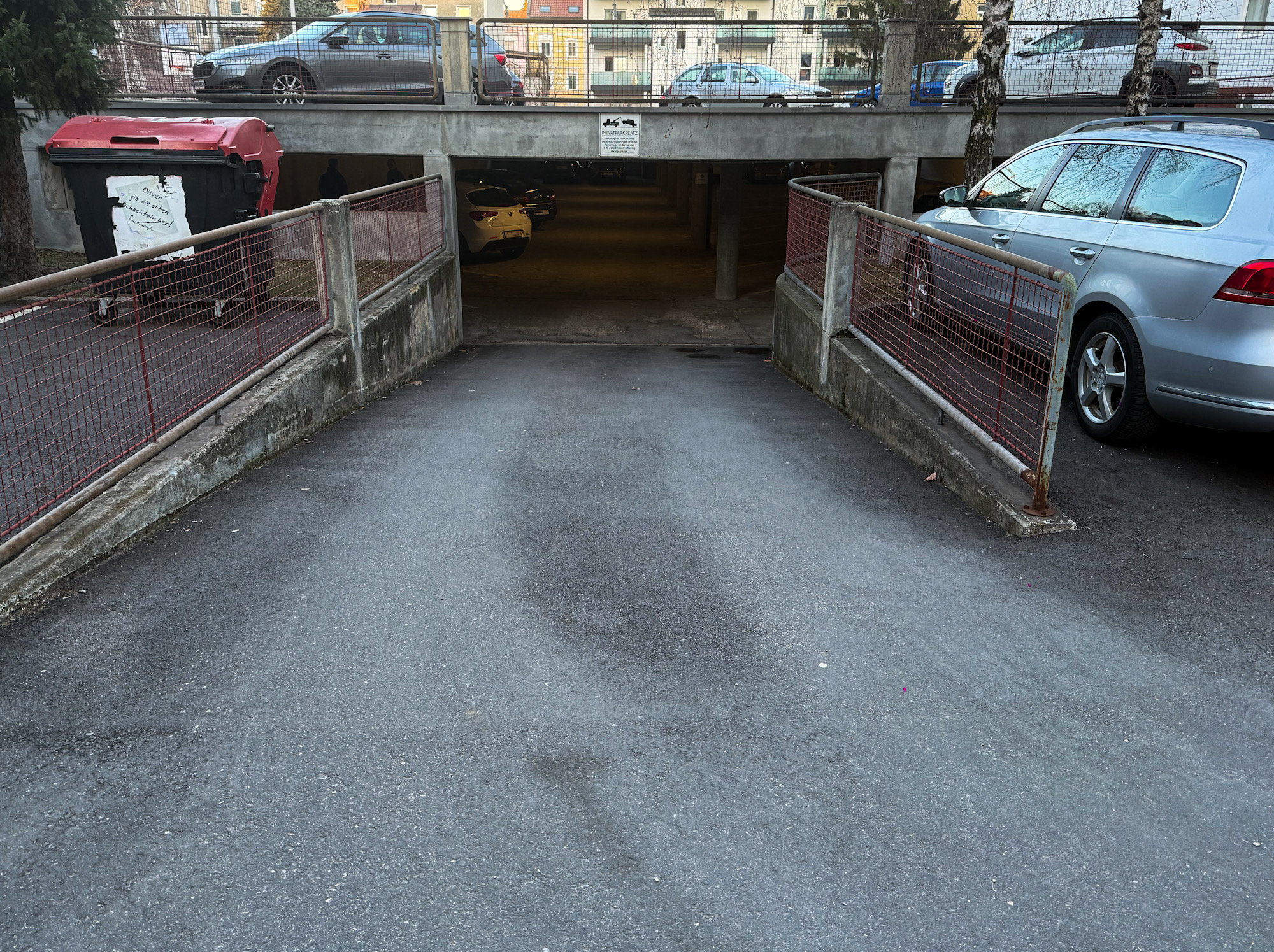 Überdachter Motorrad/Roller Stellplatz in Linz – Bild 2