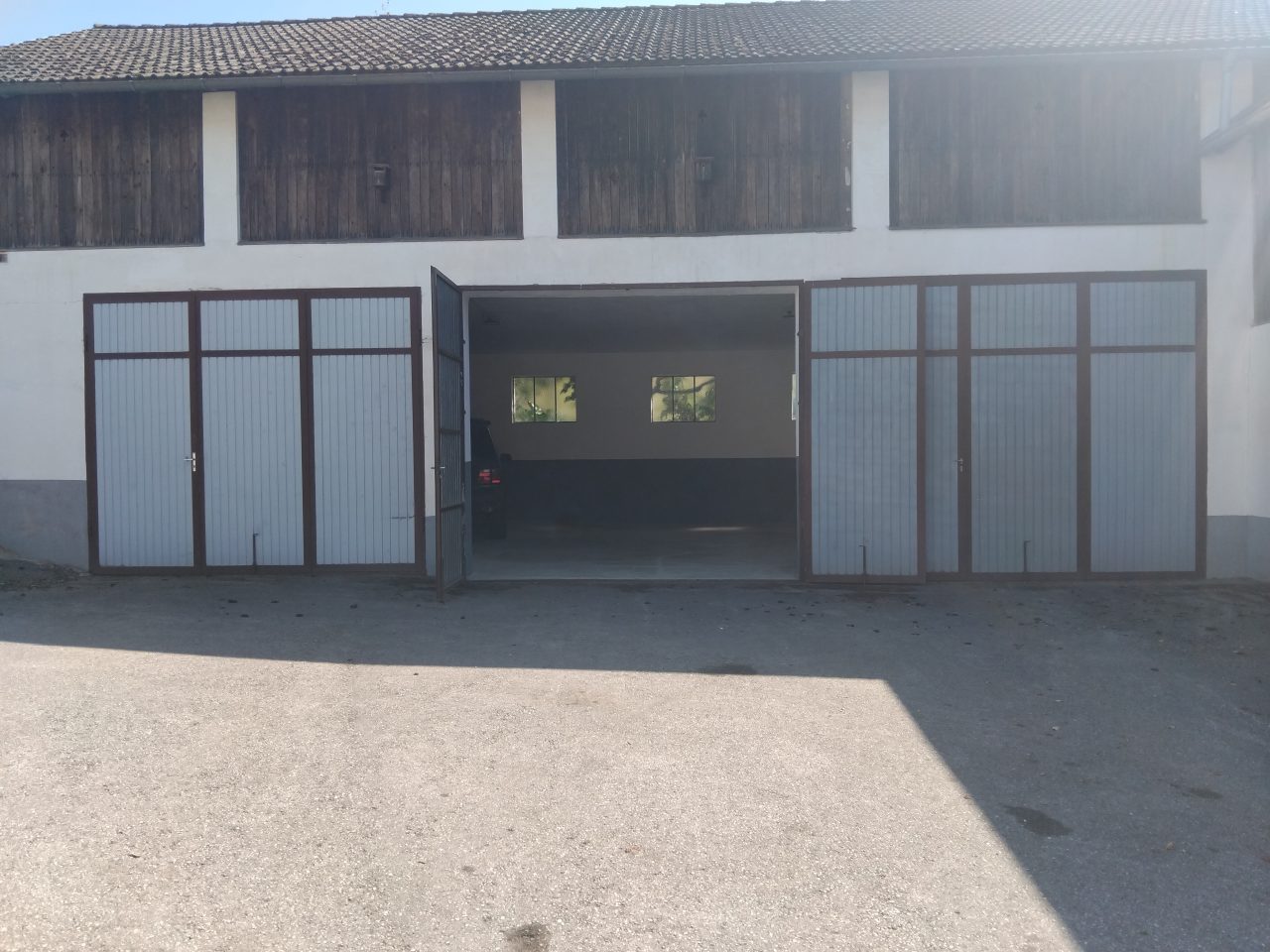 Jahresstellplätze in Garage für Wohnmobile Wohnwagen und Autos