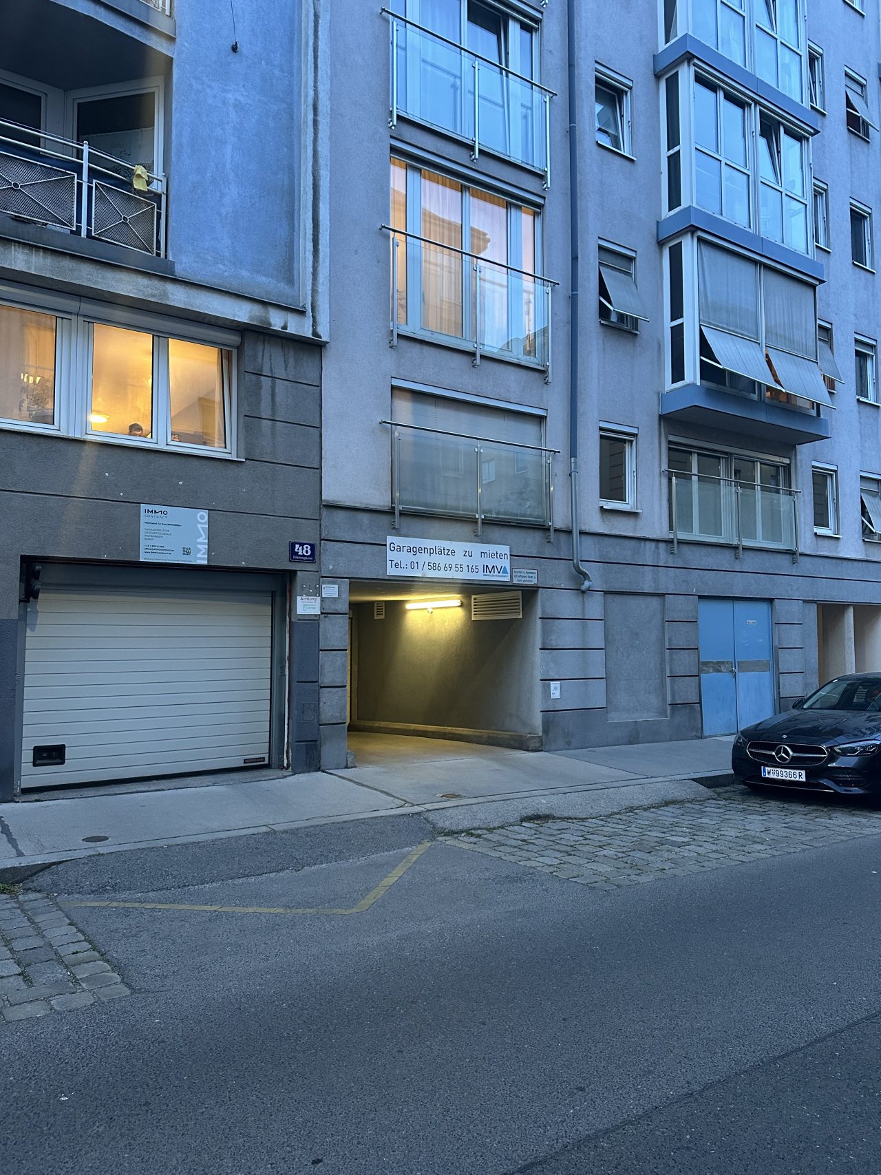 Tiefgaragenplatz 1060 Wien - ideal für Kleinwagen oder Kombi - SOFORT verfügbar